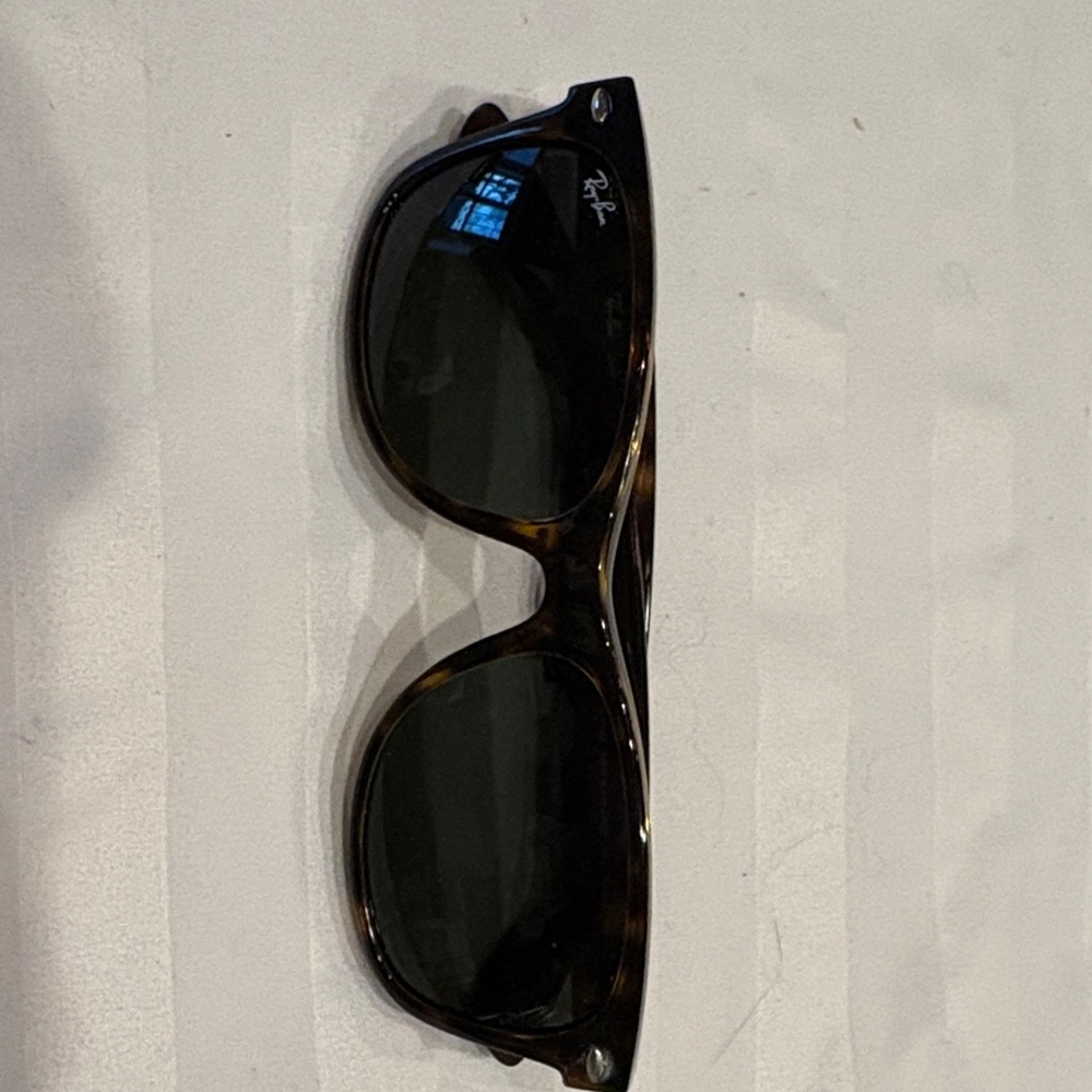 Ray-Ban Wayfarer Classic Tortoise Sunglasses RB2132